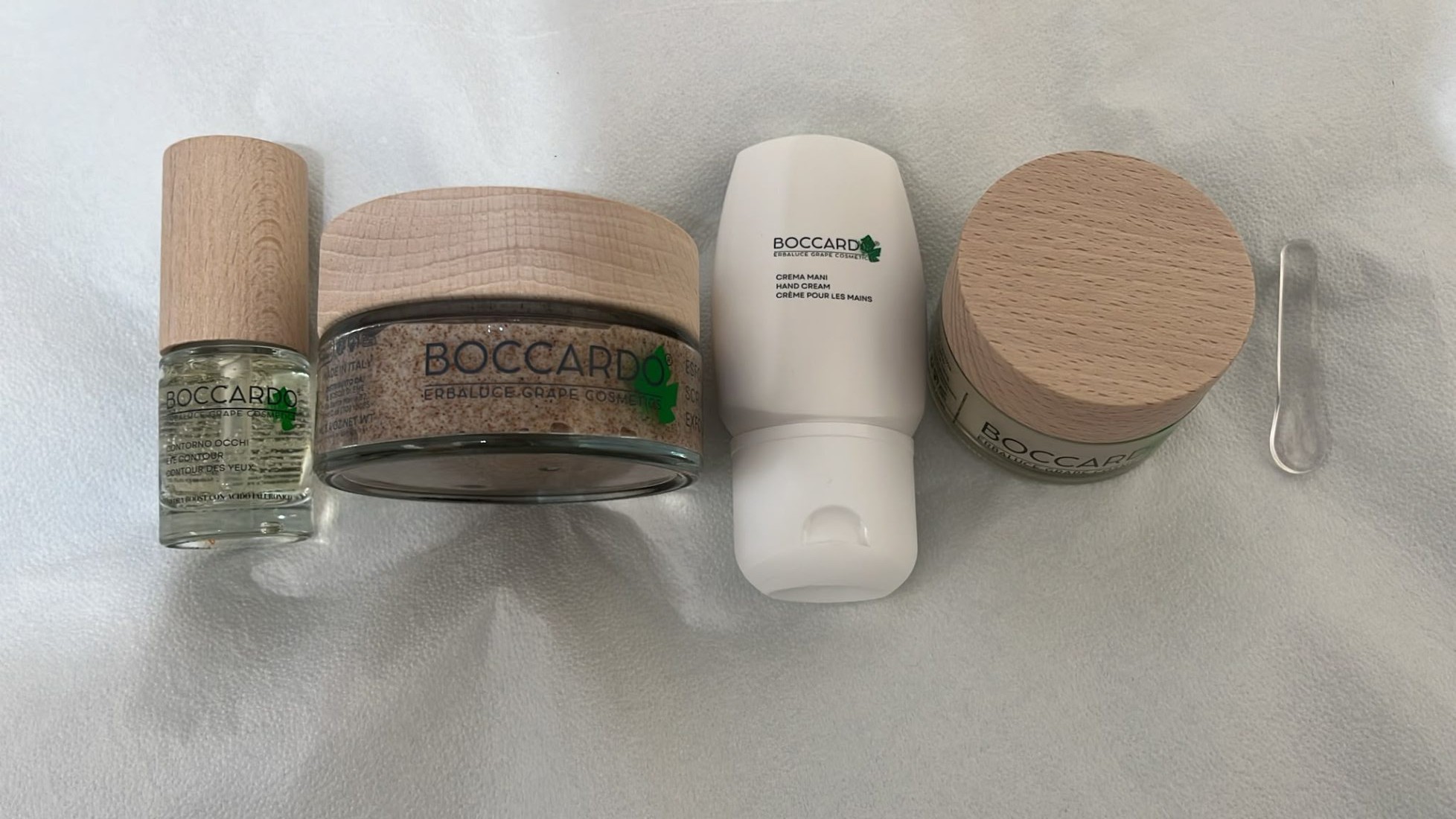 Contorno occhi, esfoliante, crema mani e crema viso Boccardo visti dall'alto